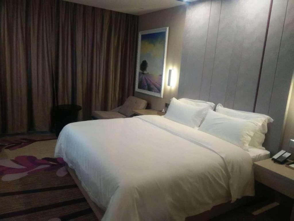 Lavande Hotel Nanchang Ai XI Hu Subway East Station Branch Екстериор снимка